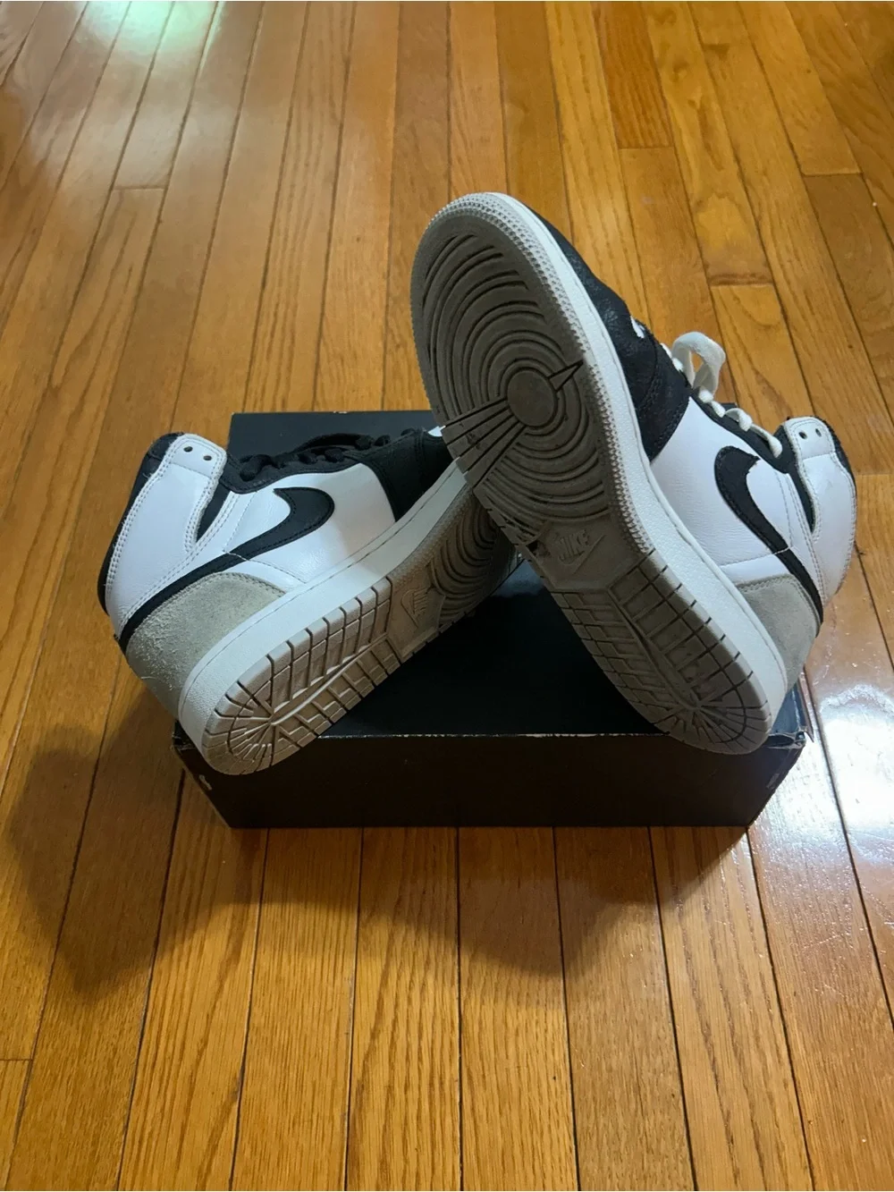 Air Jordan 1 Mid SE Black White Grey